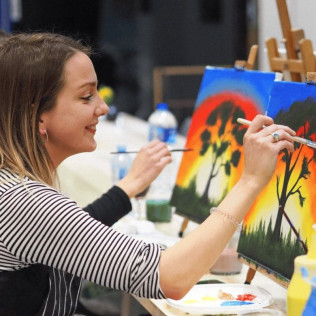 Sesión Art & Wine: Taller de Pintura y Vino con Opción a Aperitivo (Barcelona)
