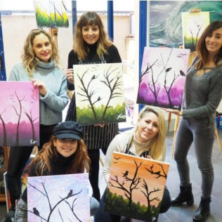 Sesión Art & Wine: Taller de Pintura y Vino con Opción a Aperitivo (Barcelona)