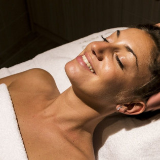 360º Experience: Spa y Masaje Facial y Corporal Descontracturante en Hotel Catalonia Mirador Des Port 4* (Maó, Menorca)