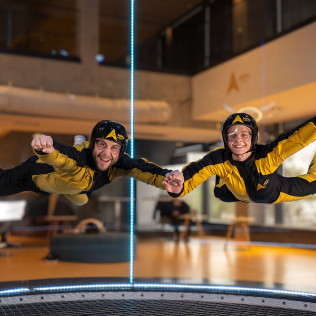 Túnel de Viento en HiFly Madrid: Party - 10 vuelos a repartir entre 2 y 5 personas (Leganés, Madrid)