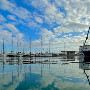 Puesta de Sol en Velero Privado con Paddle Surf, Snorkel, Bebidas y Aperitivo para dos (Badalona, Barcelona)