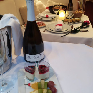 Escapada Romántica en Velero: Paseo, Cena y Alojamiento (Vigo, Pontevedra)