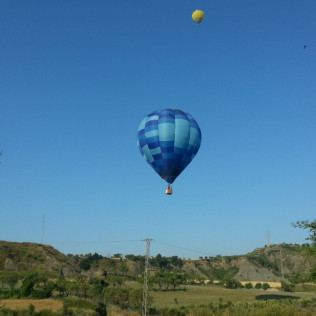 Viaje en Globo Romántico con Champagne y Aperitivo para dos (Ibiza)