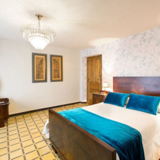 Escapada en Habitación Superior con Desayuno en Villa San Jorge (Azanuy, Huesca)