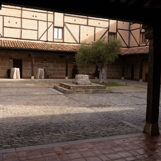 Visita a Bodegas Viña Arnáiz y Cata de Vinos (Haza, Burgos)