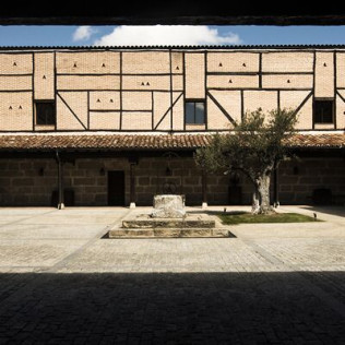 Visita a Bodegas Viña Arnáiz y Cata de Vinos (Haza, Burgos)