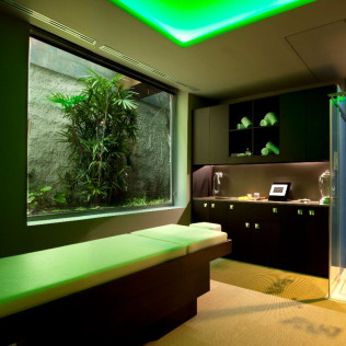 VIP Ritual en cabina privada: jacuzzi, botella de cava y fruta de temporada para dos en Hotel MiM Sitges 4* (Sitges, Barcelona)