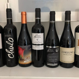 Visita a Bodega, Cata de Vinos y Aperitivo de Embutidos Ibéricos para dos (Madrid)