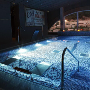 Visita Guiada por Bodega Artística con Cata de Vinos y Spa para dos en Iberik Rocallaura Balneari 4* (Lleida)