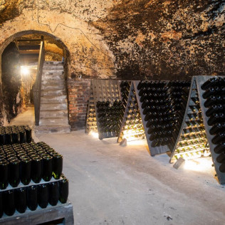 Visita a Bodegas Jesús Díaz e Hijos con Cata de 3 Vinos para dos (Colmenar de Oreja, Madrid)