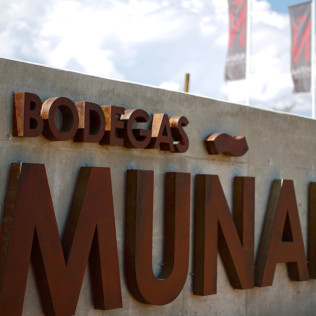 Visita a las Bodegas Muñana y Degustación de vino para dos (Granada)