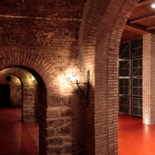 Visita a Bodegas Centenarias Riojanas con Experiencia Sensorial y Aperitivo para dos (La Rioja)