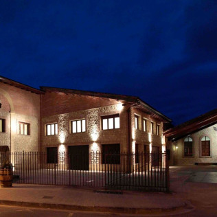 Visita a Bodegas Centenarias Riojanas con Experiencia Sensorial y Aperitivo para dos (La Rioja)