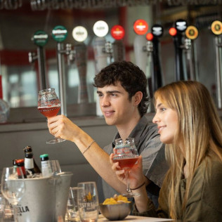 Visita Guiada a la Fábrica Estrella Damm y Degustación Especial de Cervezas (El Prat de Llobregat, Barcelona)