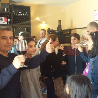 Visita a Bodega del Nero, Degustación de 2 Vinos y Queso para dos (Chinchón, Madrid)