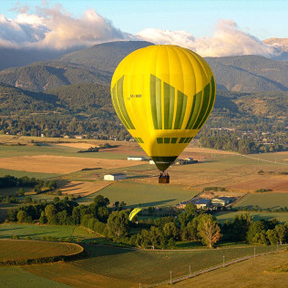 Vuelo en Globo con Almuerzo, Cava y Fotos (Barcelona / Girona)