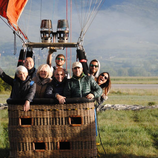 Vuelo en Globo con Almuerzo, Cava y Fotos (Barcelona / Girona)