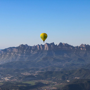 Vuelo en Globo con Almuerzo, Cava y Fotos (Barcelona / Girona)