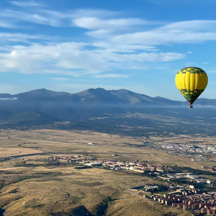 Vuelo en Globo, Cava con Fotos y Almuerzo (Segovia, Ocaña o Aranjuez)
