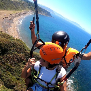 Pack Bikote: Vuelo en Parapente con Vídeo HD para dos al Atardecer (Sopelana, Vizcaya)