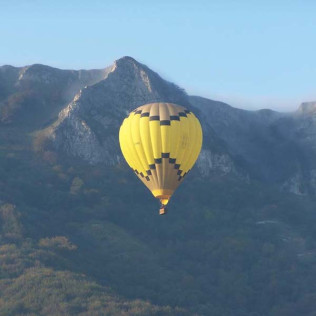 Vuelo en Globo Romántico para dos con Almuerzo y Cava (Vizcaya / Burgos / Álava)