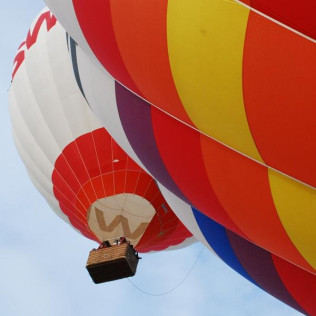 Vuelo en Globo para Parejas con Cava, Almuerzo, Fotos y Vídeo HD (Guadarrama, Madrid)