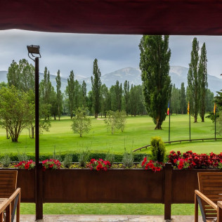 Escapada con Desayuno y Botella de Cava en Hotel Xalet del Golf 4* (Bolvir, Girona)