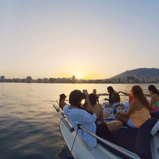 Paseo en Yate Compartido: al Atardecer o con Avistamiento de Delfines (Fuengirola, Málaga) 