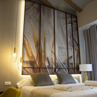 Escapada con Bañera de Hidromasaje y Comida en You&Co Hotel Quart Boutique (Valencia)