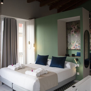 Escapada con Bañera de Hidromasaje y Comida en You&Co Hotel Quart Boutique (Valencia)