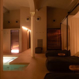 Circuito de Aguas, Love Massage y Copa de Cava para dos en Signature Spa del Hotel Yurbban Passage 4* (Barcelona)