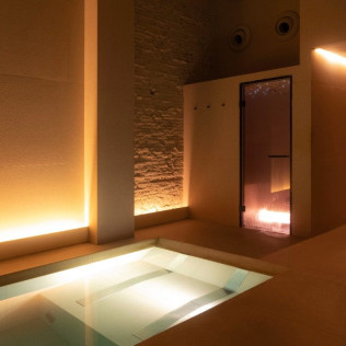 Circuito de Aguas, Love Massage y Copa de Cava para dos en Signature Spa del Hotel Yurbban Passage 4* (Barcelona)
