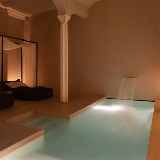 Circuito de Aguas, Love Massage y Copa de Cava para dos en Signature Spa del Hotel Yurbban Passage 4* (Barcelona)