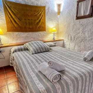 Escapada con Cena en Casas Cueva El Mirador de Galera con Visita a Museo y Yacimientos Arqueológicos (Galera, Granada)