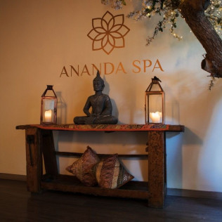 Magic Island: Masaje, Baño Aromático, Botella de Cava o Vino y Bombones para dos en Ananda Spa (Barcelona)