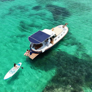 Excursión en Barco a Es Coll Baix con Aperitivo, Snorkel y Paddle Surf para dos (Alcúdia, Mallorca)