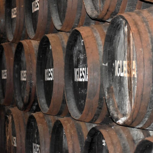 Visita a Bodegas Iglesias, Cata de Vinos y Aperitivo para dos (Bolullos, Huelva)