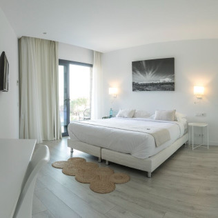 Escapada con Cata de Vino en Boutique Hotel Can Picó 4* (Pelacalç, Girona)