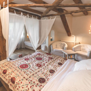 Escapada en Habitación o Cabaña con Cena en Masia Rural Can Caponet (Lliçà d'Amunt, Barcelona)
