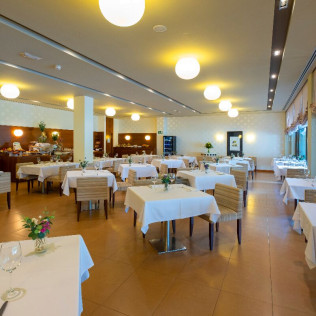 Sesión Circuito Spa y Comida o Cena en Hotel Spa Attica21 Villalba 4* (Villalba, Lugo)