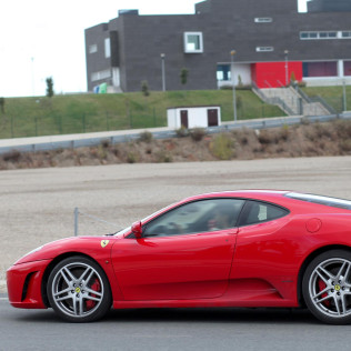 Conducir Ferrari en el Circuit de Barcelona-Catalunya Gran Premio (4,7km)