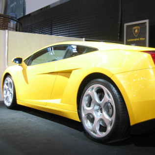 Conducir un Lamborghini Gallardo + Vuelta de reconocimiento (4 Circuitos Largos)