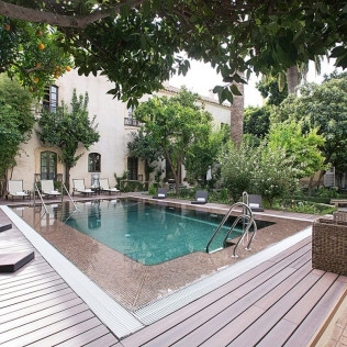 Day Pass de Verano: Circuito Spa, Acceso a la Piscina y Comida para dos en Hospes Palacio del Bailío 5* (Córdoba)