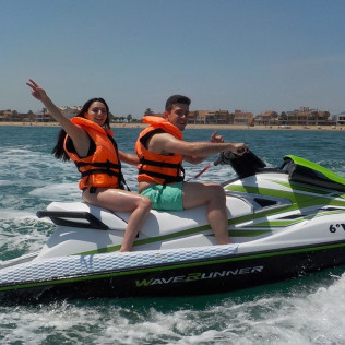 Alquiler Moto de Agua durante 30 minutos y Beach Club (Valencia)