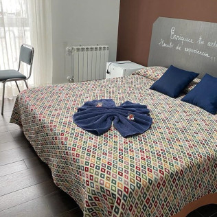 Escapada de 2 Noches con Desayuno en El Sueño del Quijote Rooms (Alcalá de Henares, Madrid)