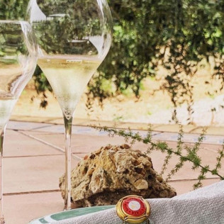 Escapada en Hotel Can Alemany y Visita a la Celler Kripta con Degustación para dos (Barcelona)