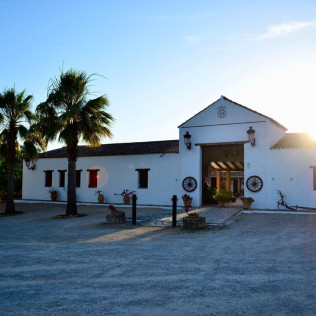 Escapada con Almuerzo o Cena en el Cortijo Mesa de la Plata (Arcos de la Frontera, Cádiz)