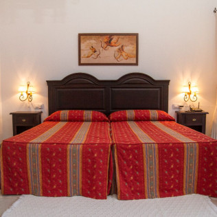 Escapada de 2 Noches con Cena en Hotel Bodega El Moral 4* y Visita guiada a Bodega las Encomiendas (Ribera del Fresno, Badajoz)
