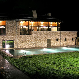Escapada con Encanto: Spa y Visita a Bodega para dos en Hotel Spa Kinedomus Bienestar 4* (Burgos)