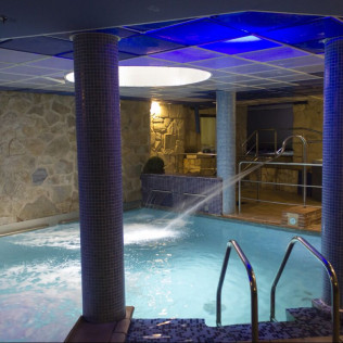 Escapada con Spa en Hotel & Spa Villa de Mogarraz 4* y Vuelo en Globo para dos con Fotos y Vídeo (Salamanca)